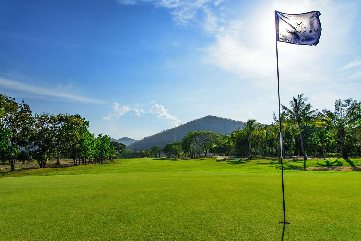 9-nætter på Wora Bura Hua Hin med 4 runder golf på nogle af de bedste golfbaner i Hua Hin.